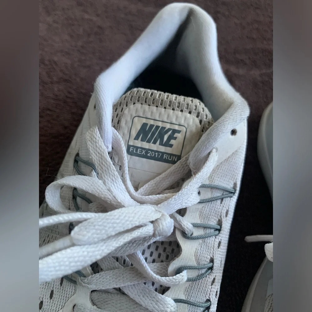 Nike Flex 2017 Run Athletic Shoes White Gray Low Top Running - Women’s Size 6.5